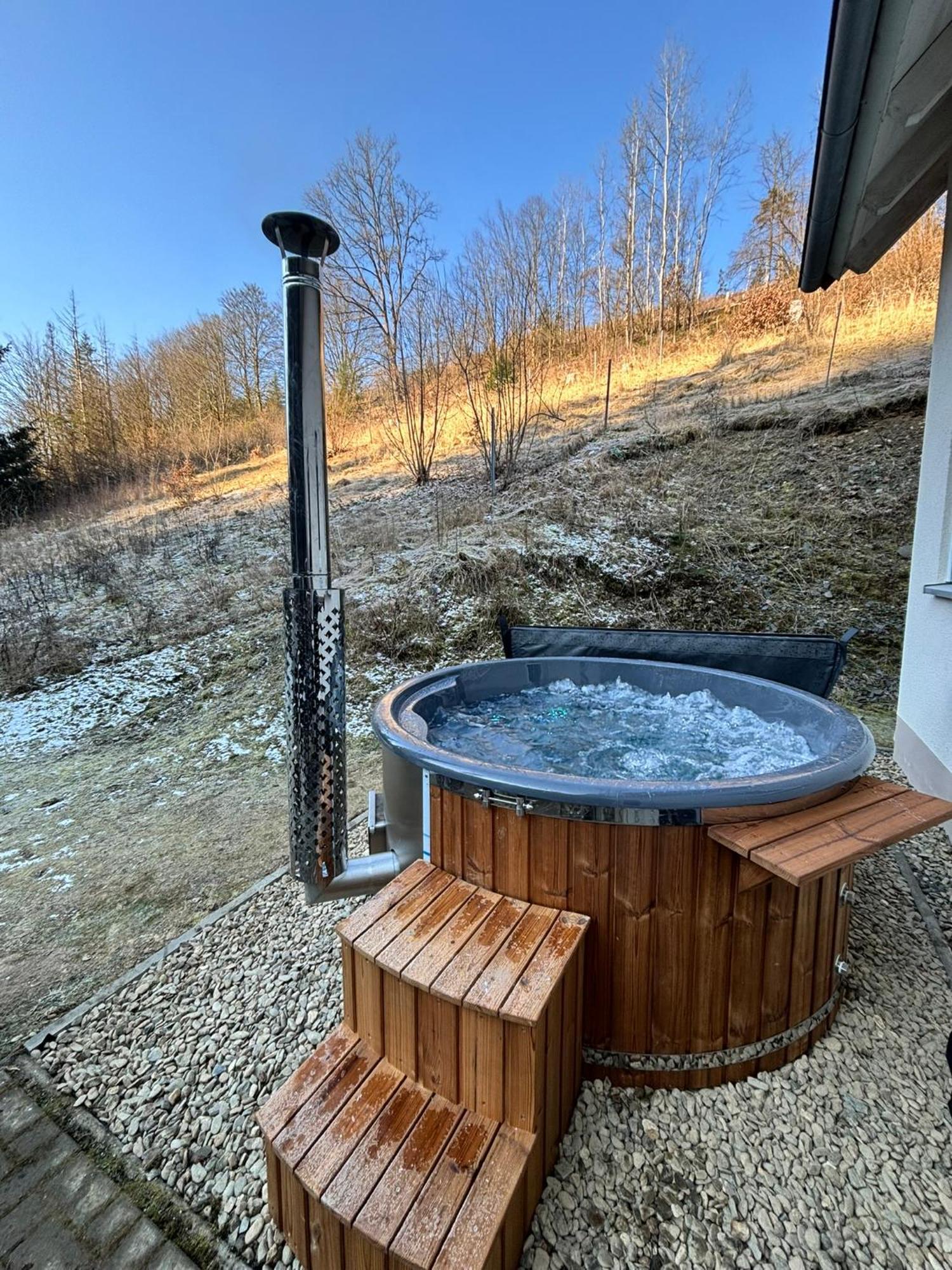 Frankenwald Chalets - Ferienhaus Mit Privaten Whirlpool Wilhelmsthal Exterior foto
